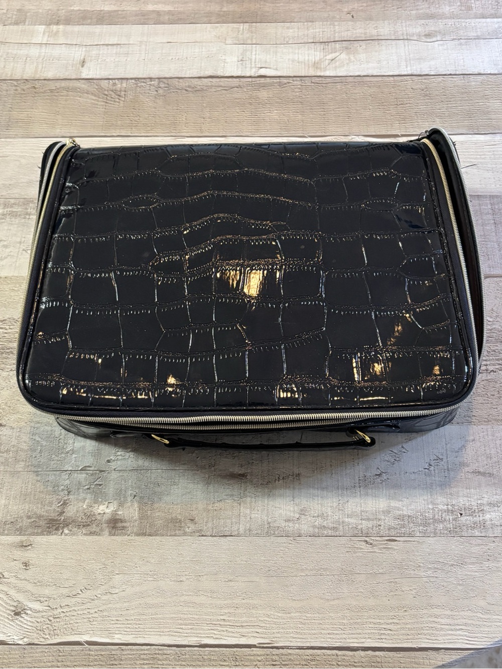 Beautiful Estée Lauder cosmetic case crocodile-embossed finish